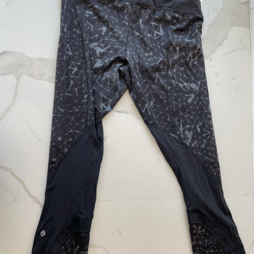 Black Lulu Lemon Crop Tights